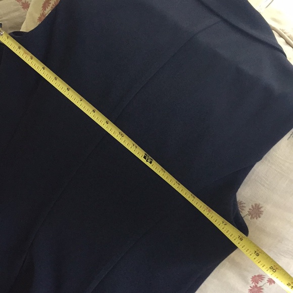 Sleeveless Structured Vest - Picture 6 of 7